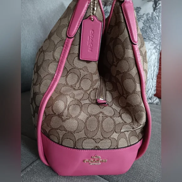 Coach Signature Canvas Shoulder Bag - Picture 11 of 11